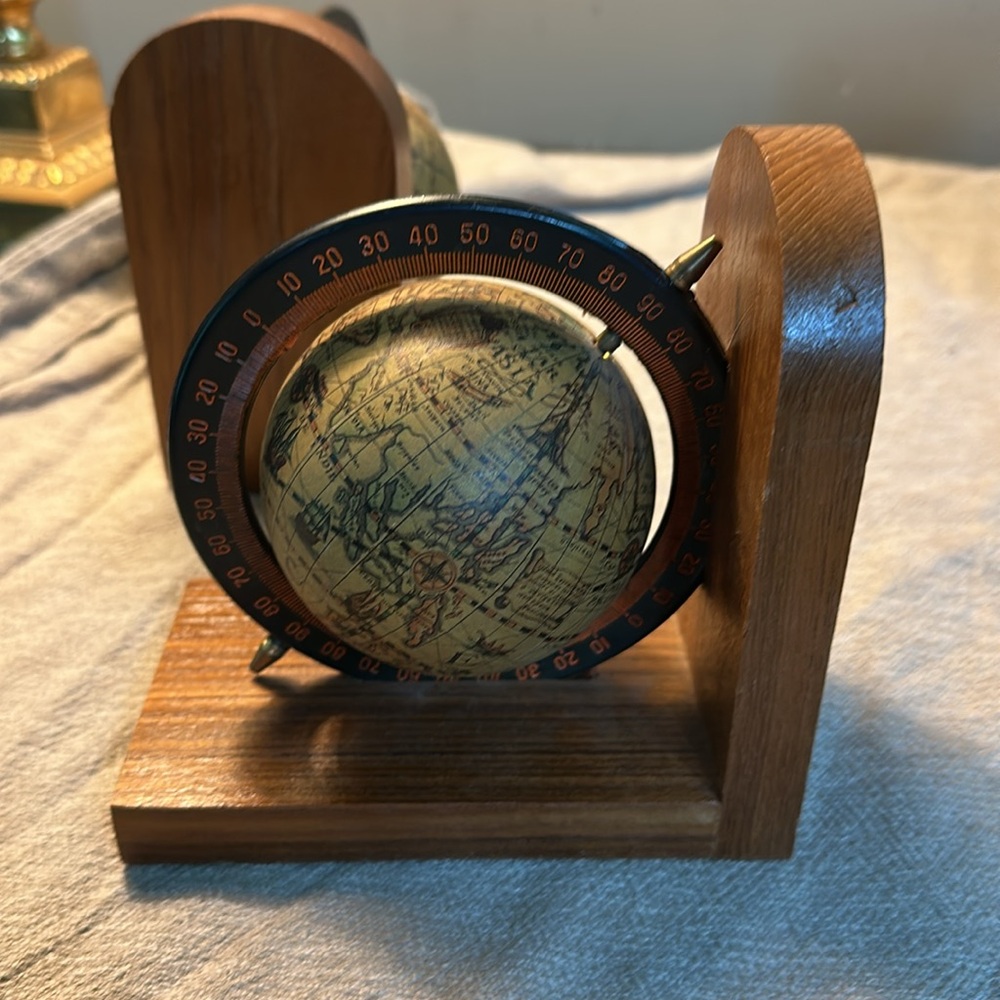 Vintage old world 🌎 Globe Bookends - Picture 4 of 16
